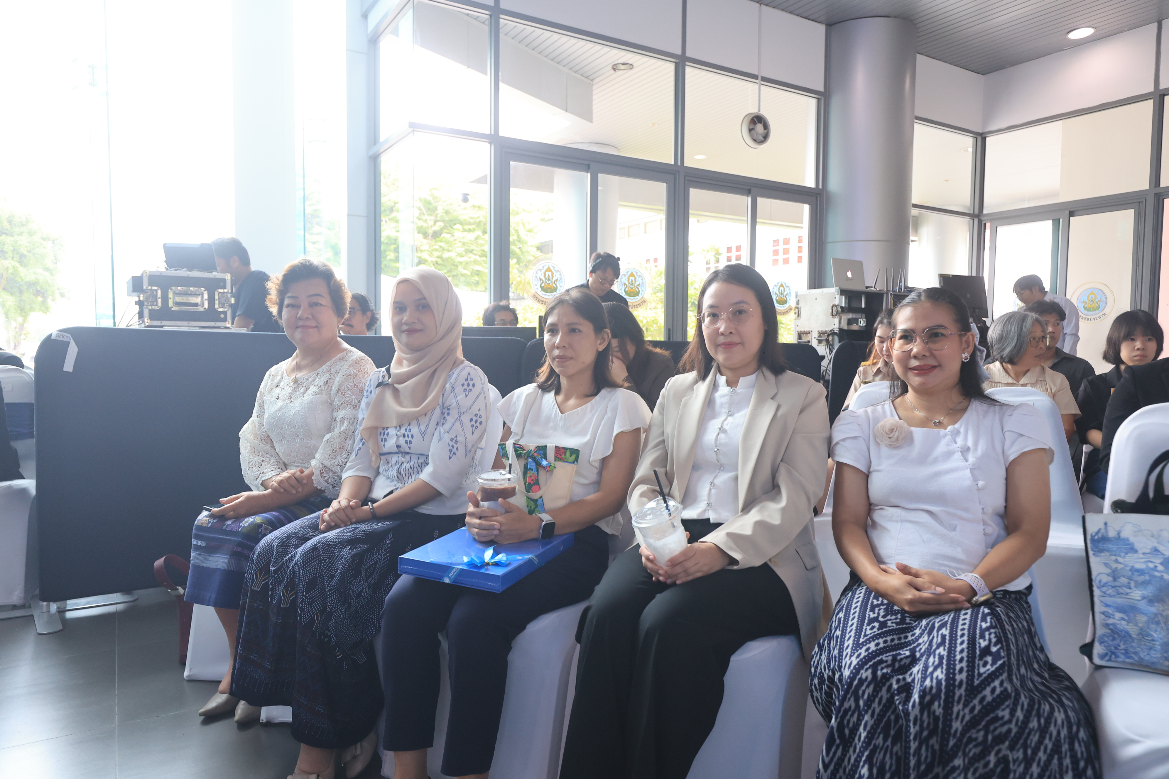 title - ส.ป.ก. ร่วมเป็นเกียรติและแสดงความยินดีเนื่องในวันคล้ายวันสถาปนาครบรอบ 124 ปี กรมชลประทาน “FRIENDS OF WATER สายน้ำแห่งความร่วมมือ” เดินหน้าสร้างความมั่นคงด้านน้ำสู่อนาคตอย่างยั่งยืน